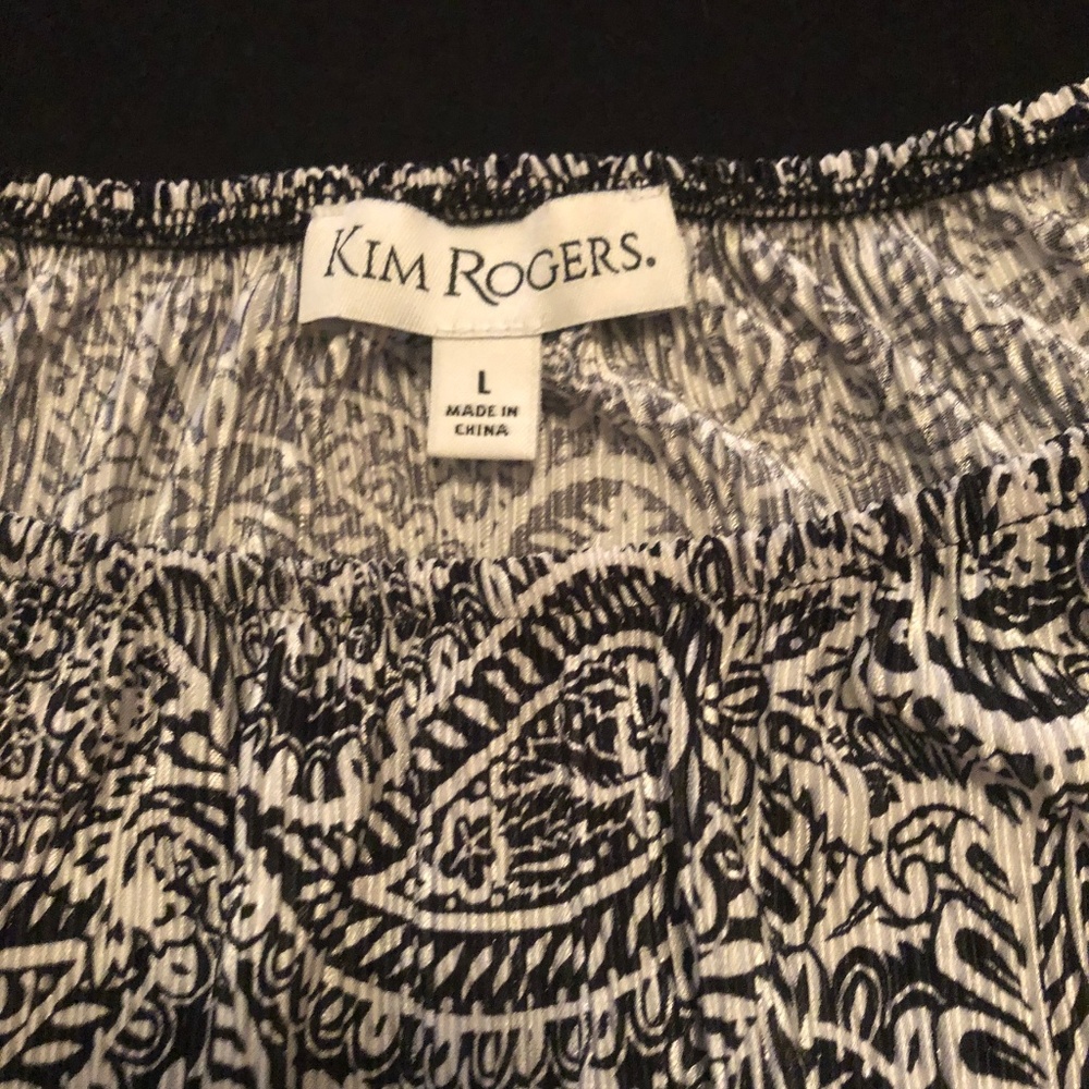 Dark navy blue and white paisley ruffle edge top - Picture 3 of 7
